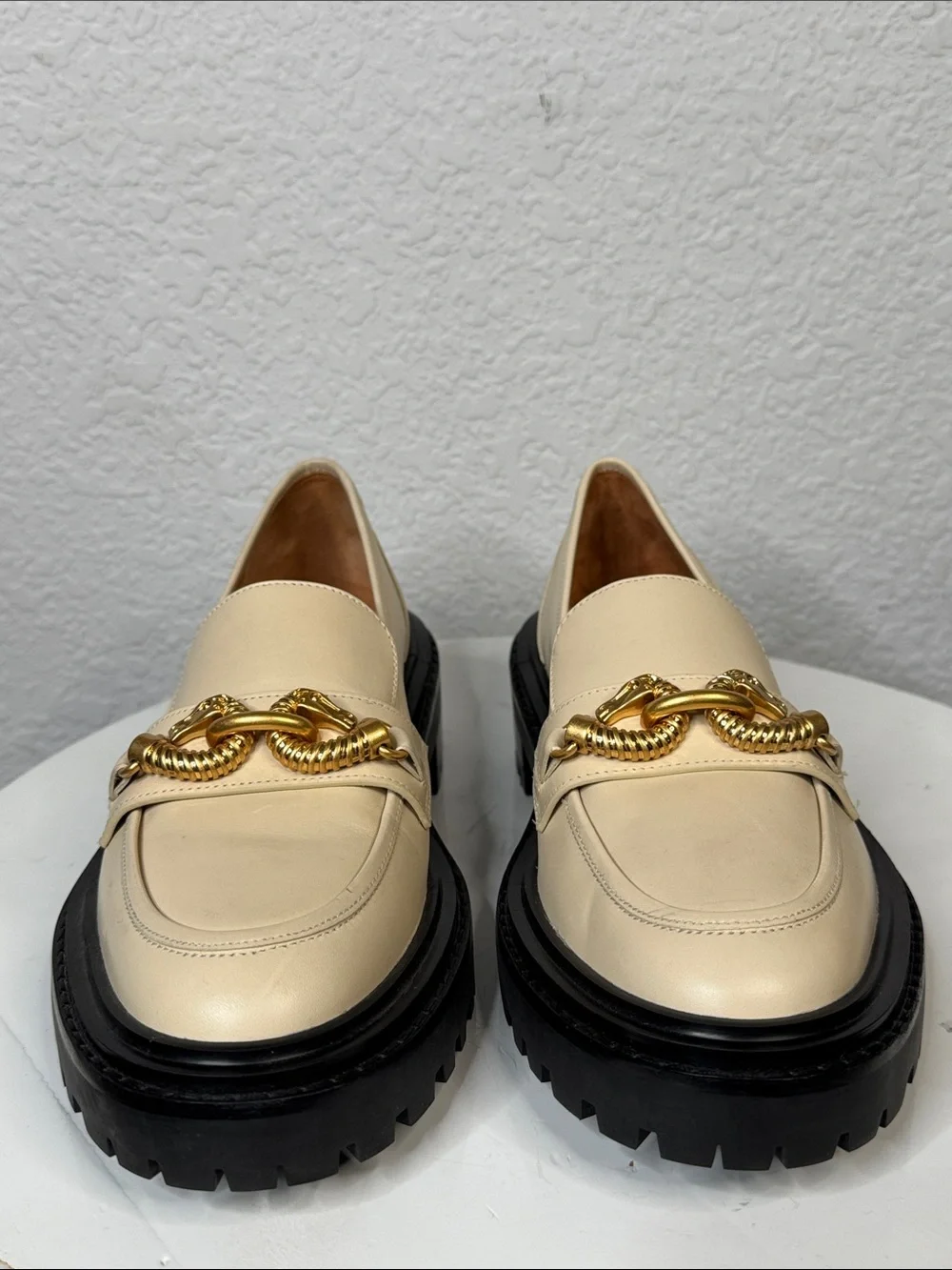 TORY BURCH JESSA CREAM LEATHER LUG SOLE LOAFER EQUESTRIAN CHAIN ACCENT *NWT*